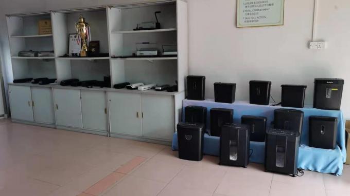 CD228P-12 ETL được chứng nhận 25L Máy cắt giấy văn phòng hạng nặng với cắt chéo mức tiếng ồn 68 DB 12